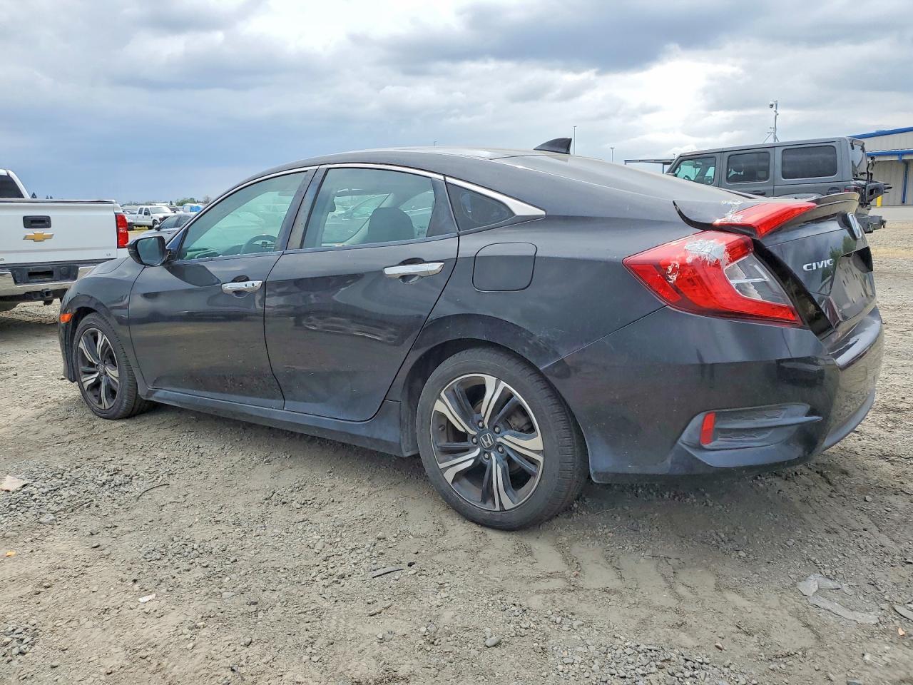 2016 Honda Civic Touring - Фото 2