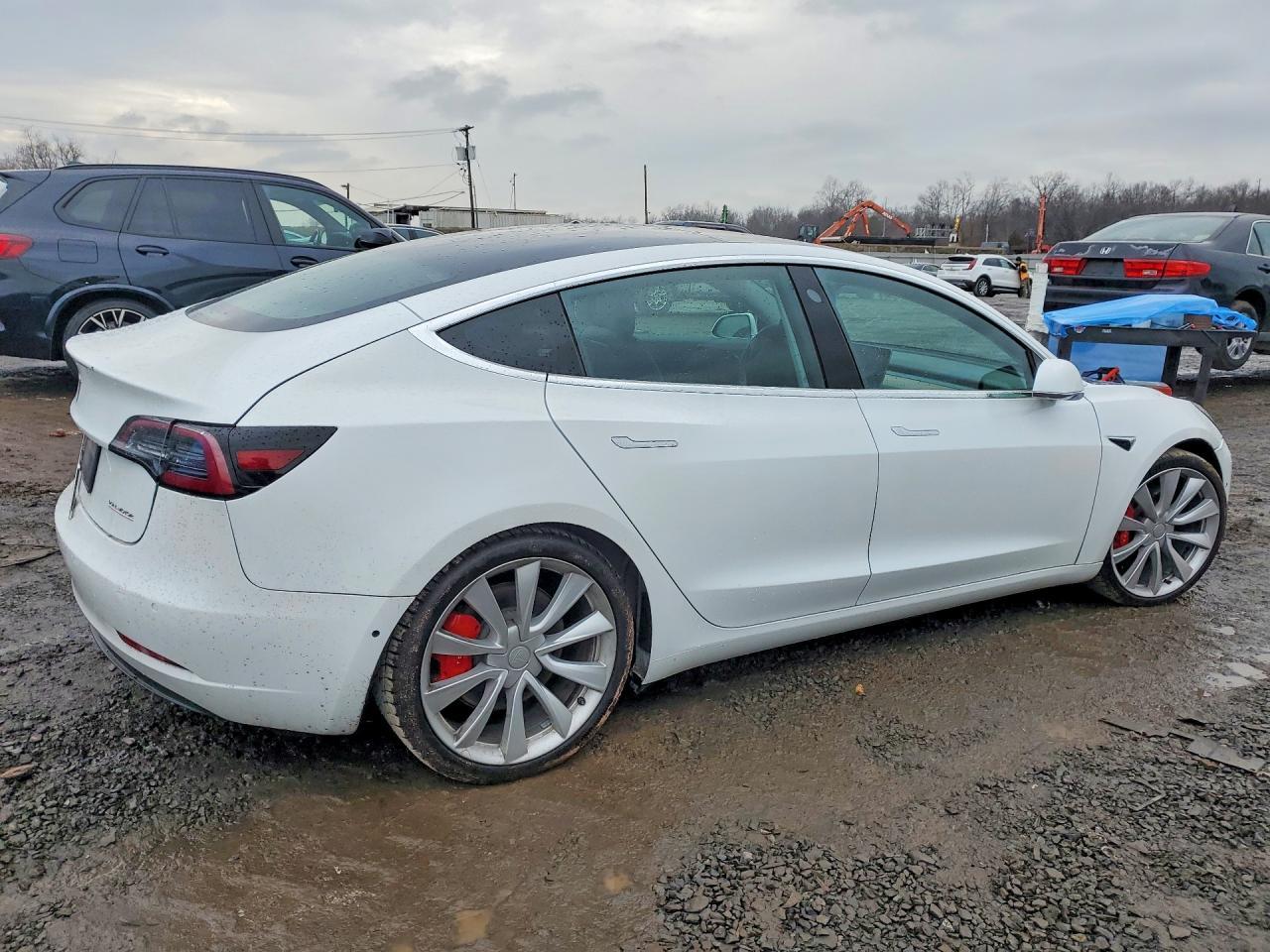 2020 Tesla Model 3 - Фото 3