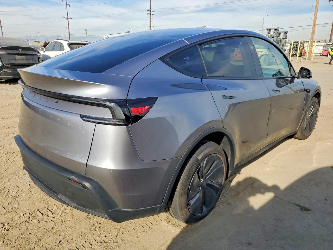 2026 Tesla Model Y - Фото 3