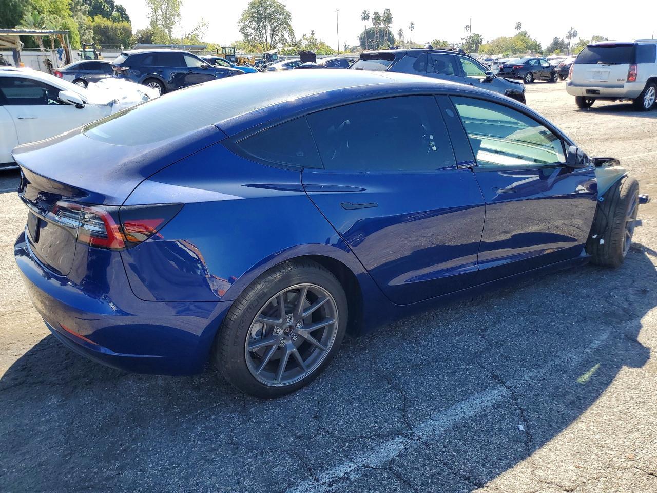 2023 Tesla Model 3 - Фото 3