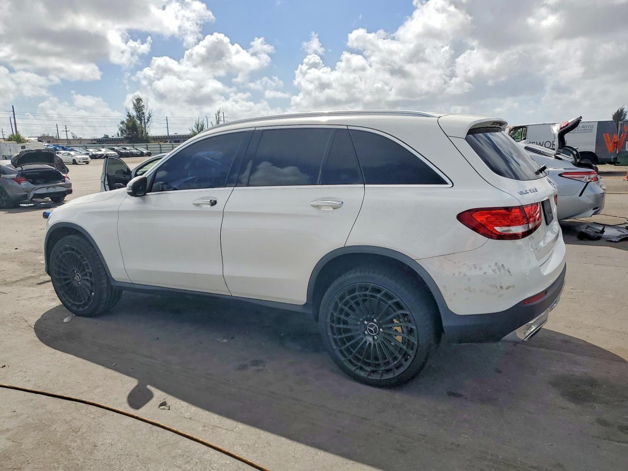 2018 Mercedes-Benz Glc 300 - Image 2