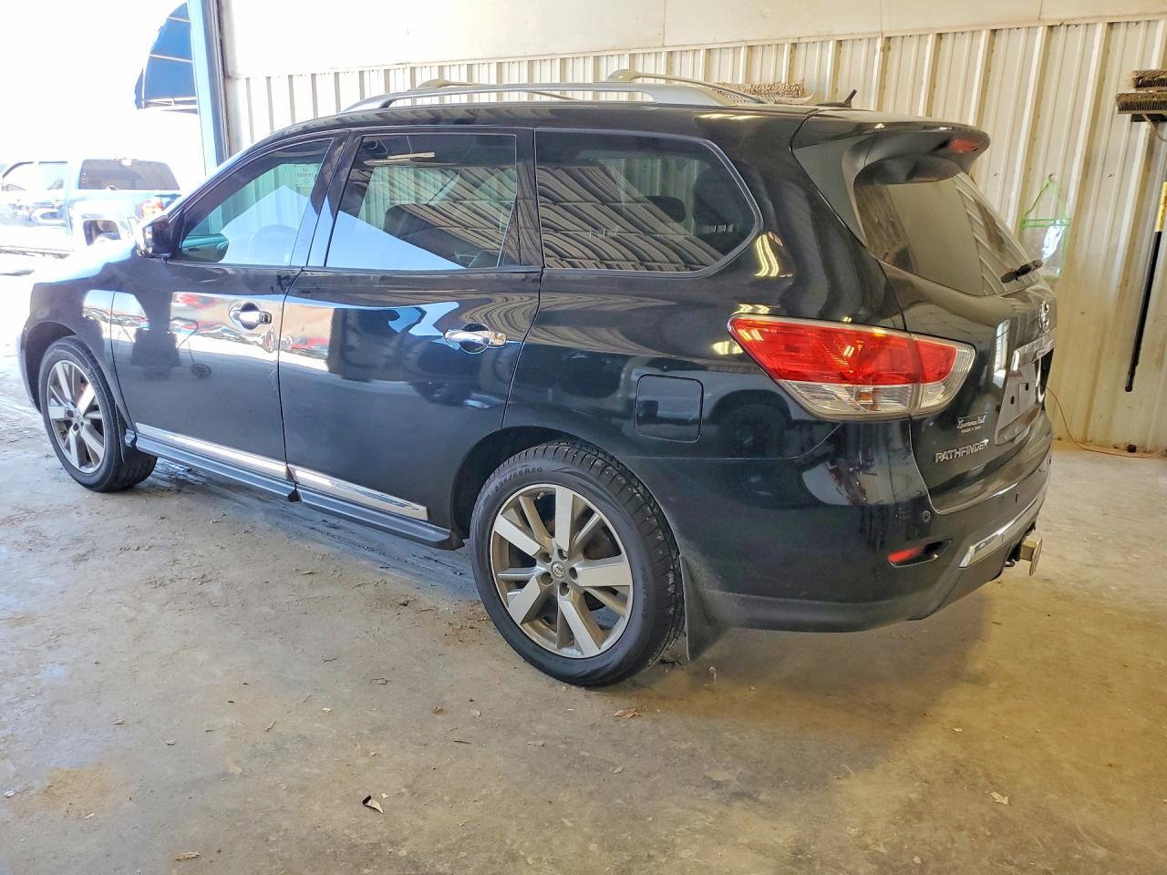 2014 Nissan Pathfinder S - Image 2