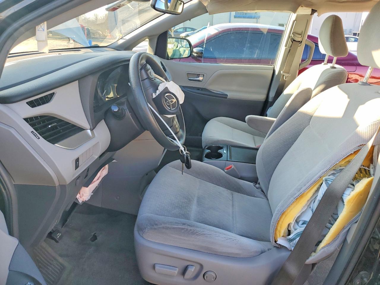 2018 Toyota Sienna Le 8-Passenger - Фото 7