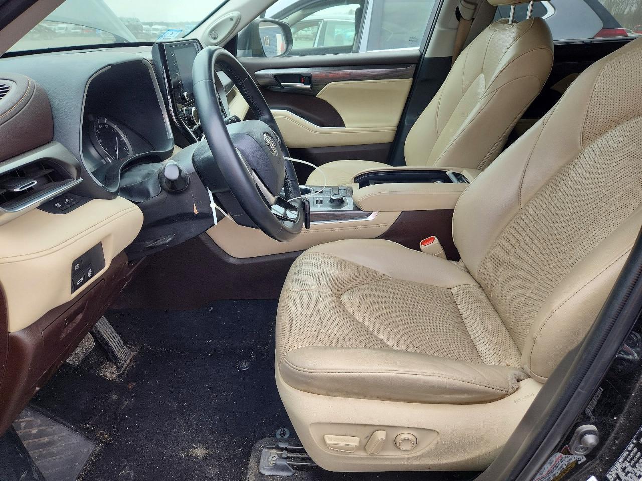 2022 Toyota Highlander Limited - Image 7