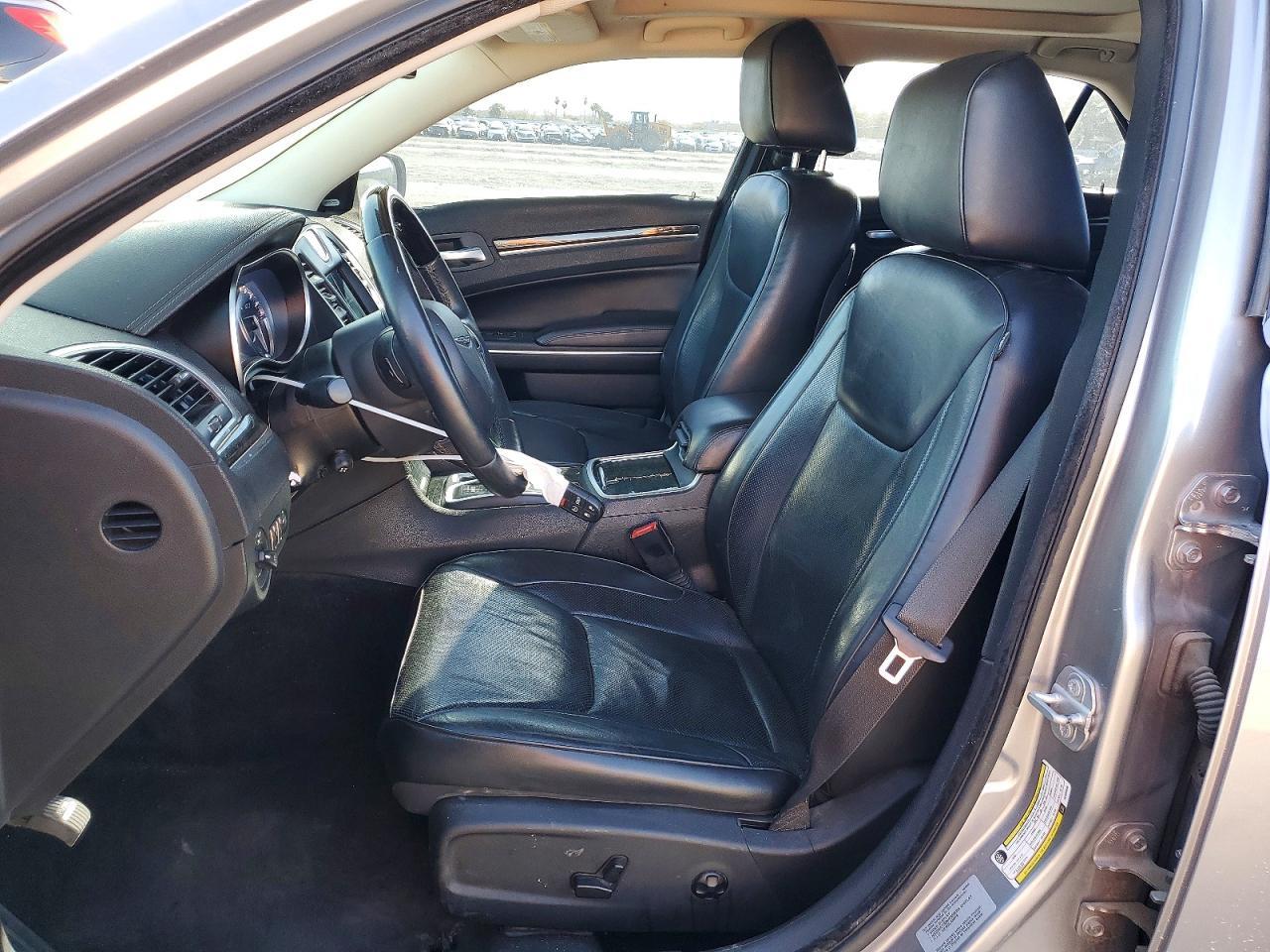 2017 Chrysler 300C - Фото 7