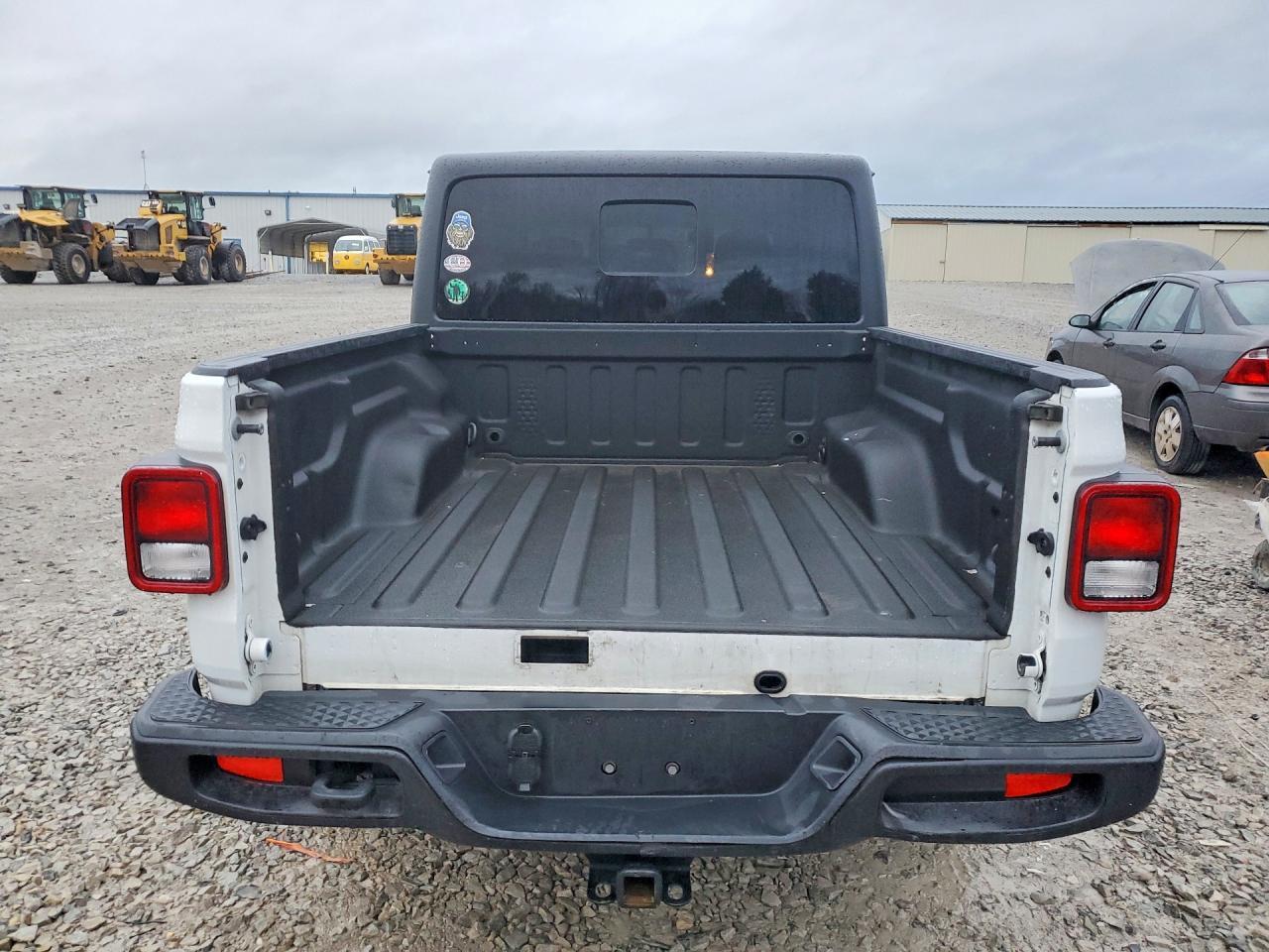 2022 Jeep Gladiator Sport - Image 6