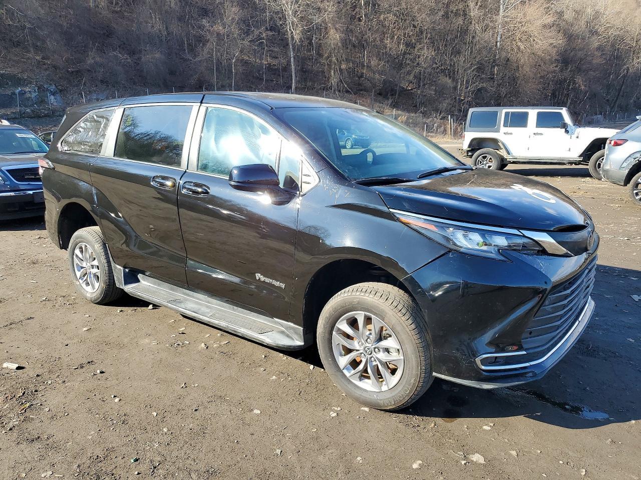 2023 Toyota Sienna Le 8-Passenger - Фото 4