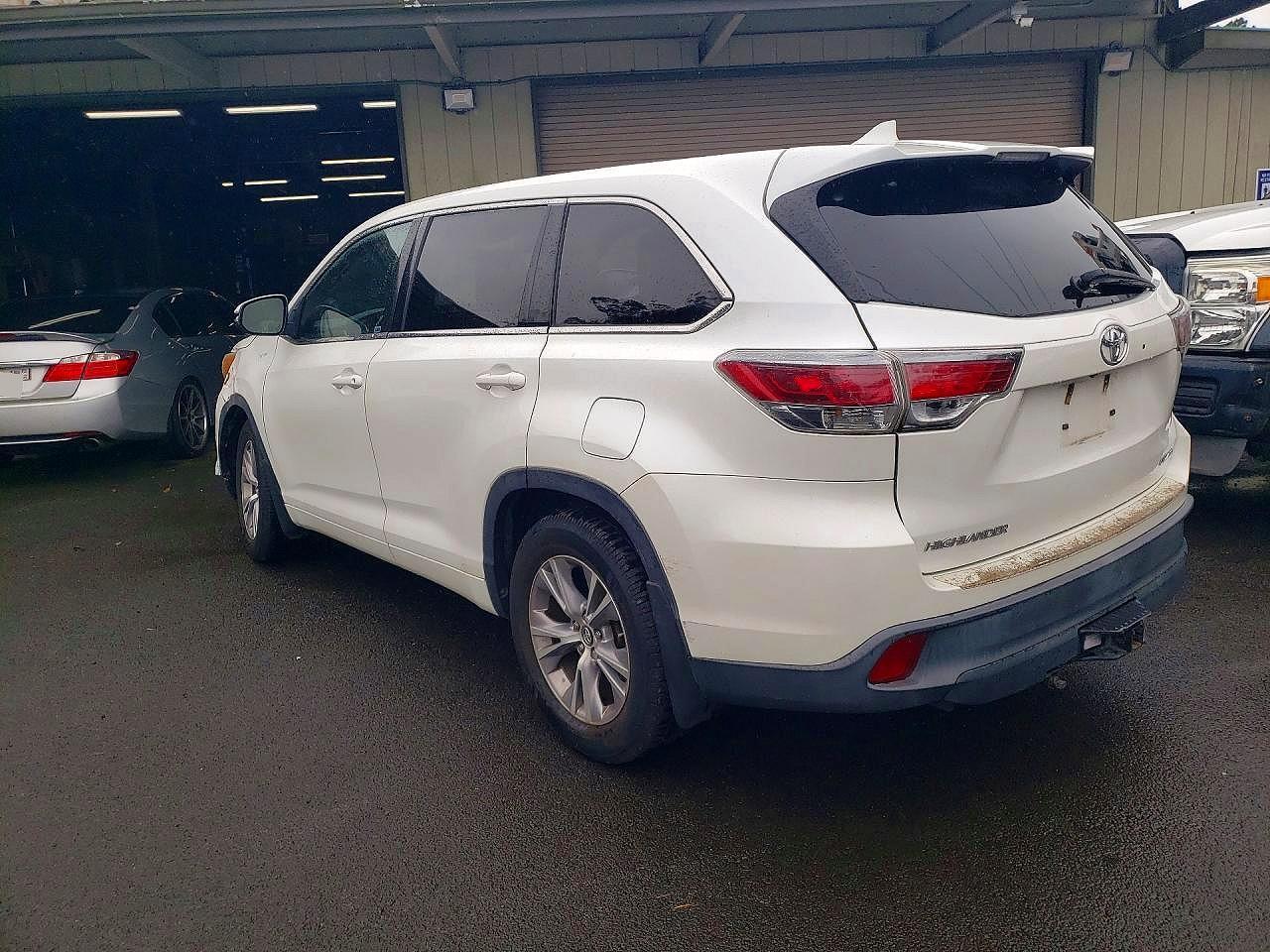 2016 Toyota Highlander Le Plus - Фото 2