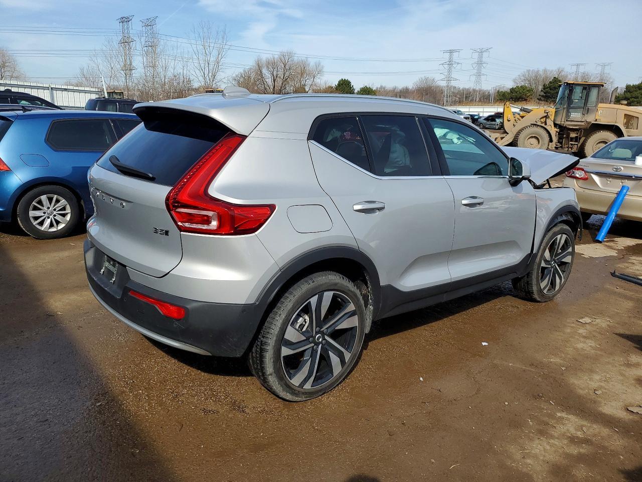 2024 Volvo Xc40 Ultimate - Image 3