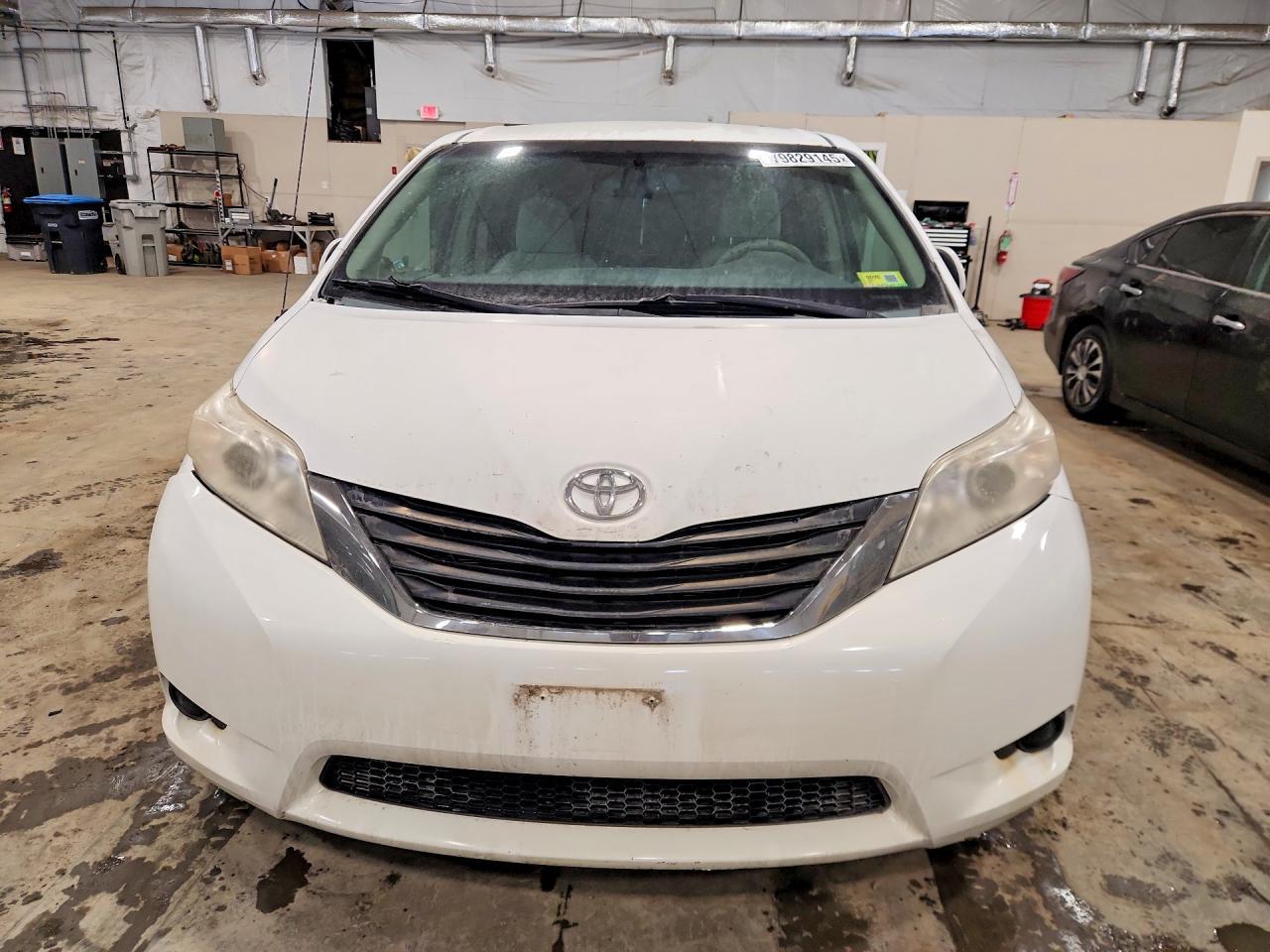 2011 Toyota Sienna Le - Фото 5