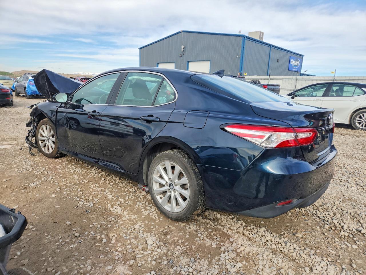 2019 Toyota Camry Le - Фото 2