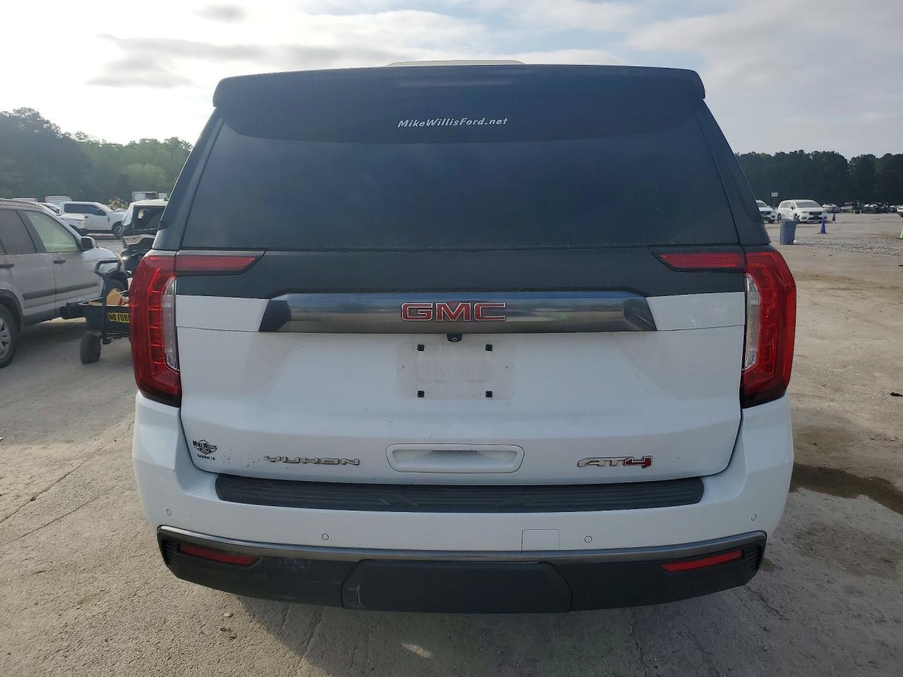 2022 GMC Yukon At4 - Фото 6