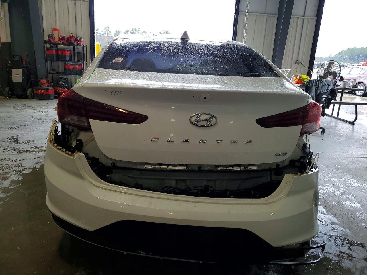 2019 Hyundai Elantra Eco - Фото 6