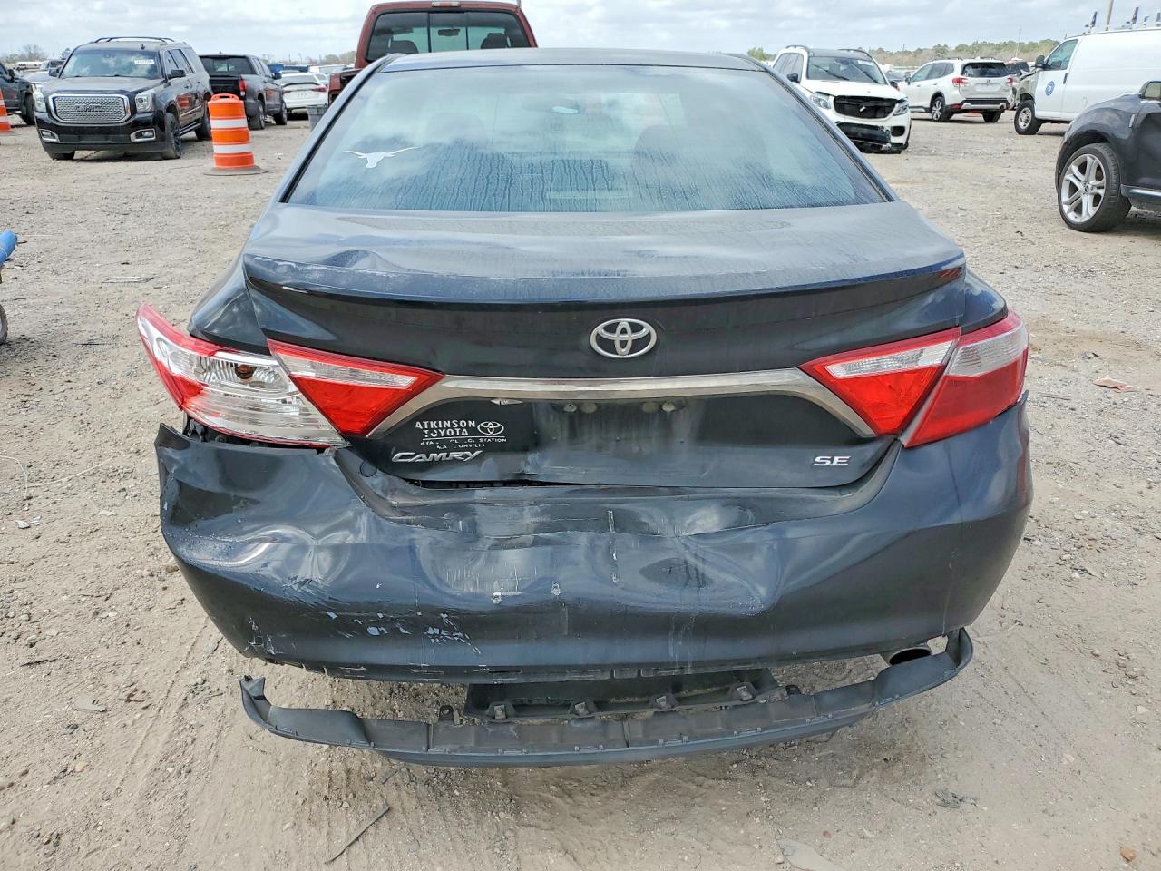 2016 Toyota Camry Se - Image 6