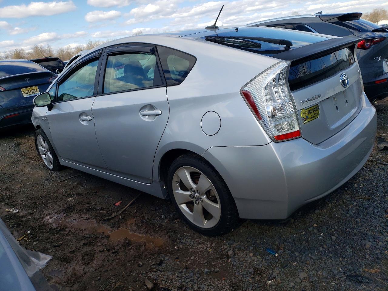 2010 Toyota Prius V - Image 2