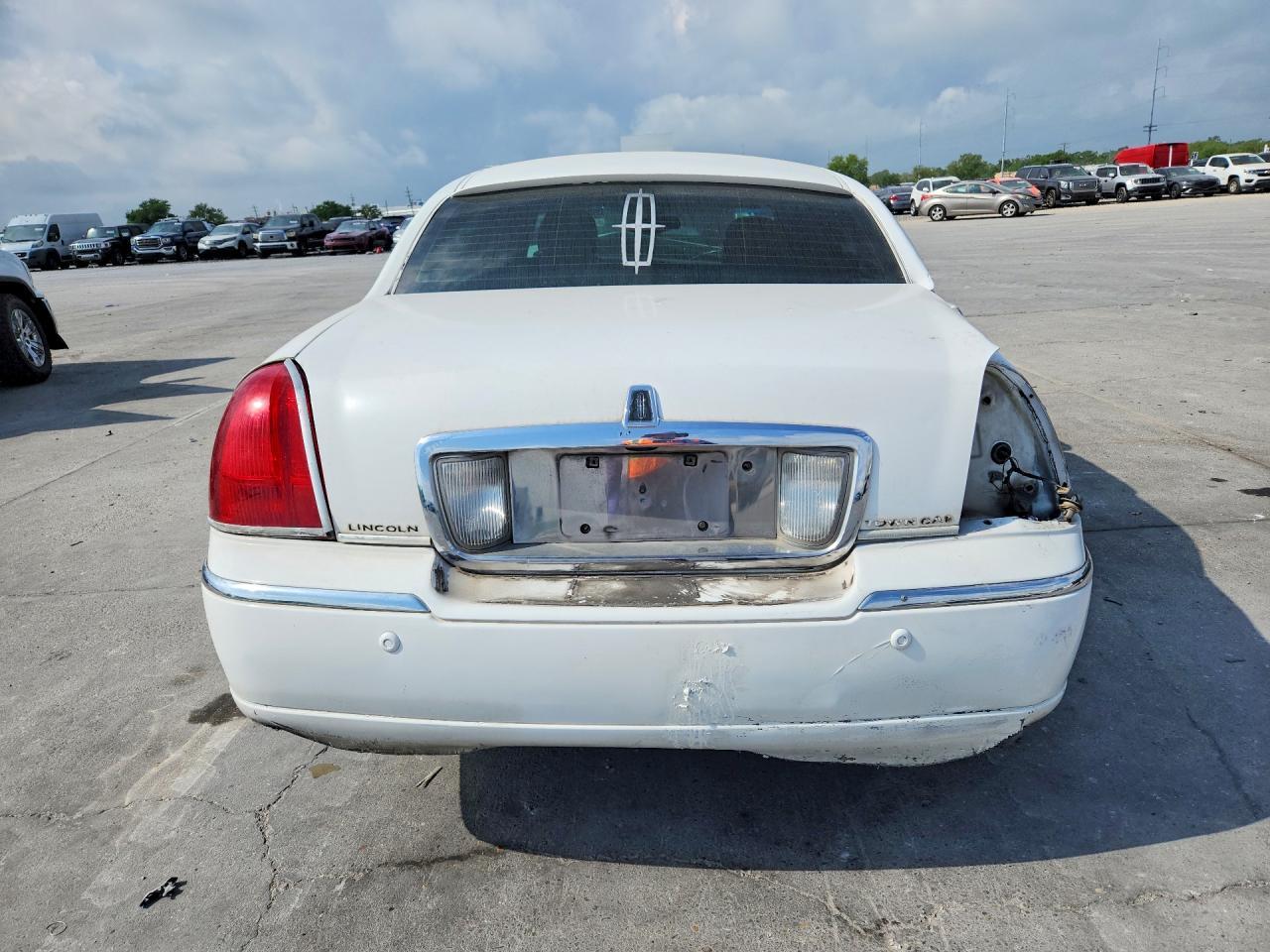2004 Lincoln Town Car Executive - Фото 6