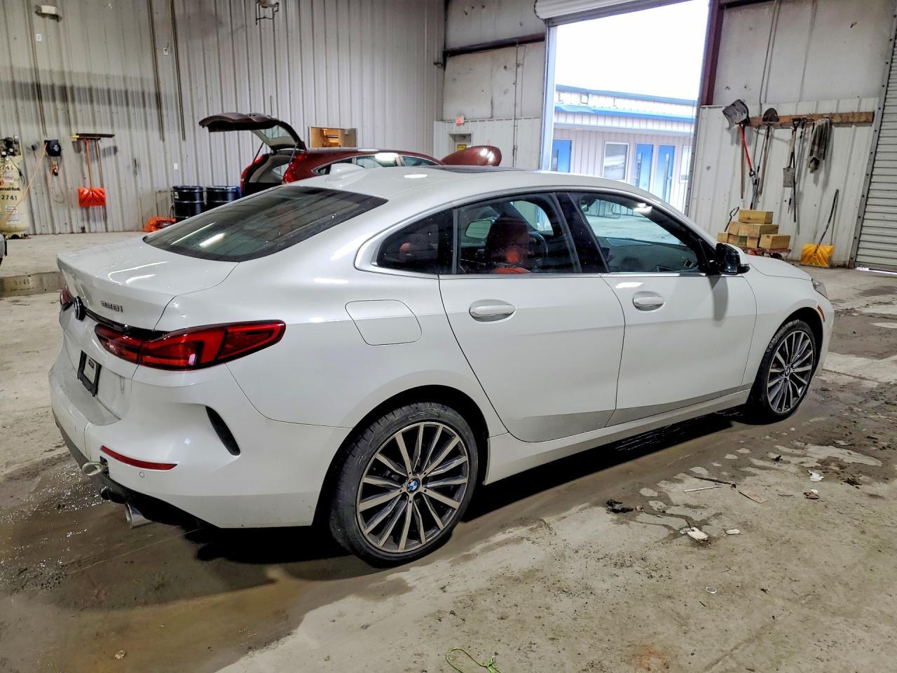 2021 BMW 228Xi - Фото 3