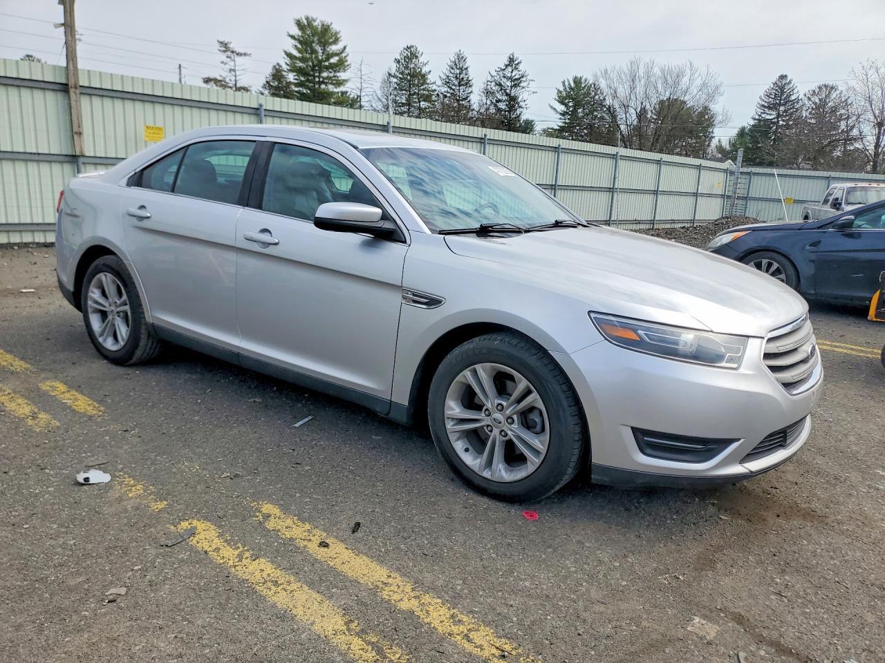 2015 Ford Taurus Sel - Image 4