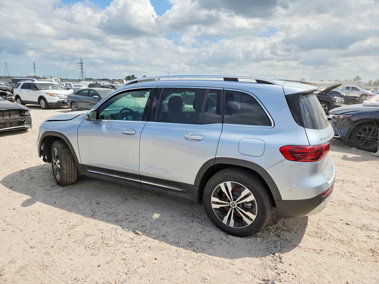 2025 Mercedes-Benz Glb 250 - Image 2