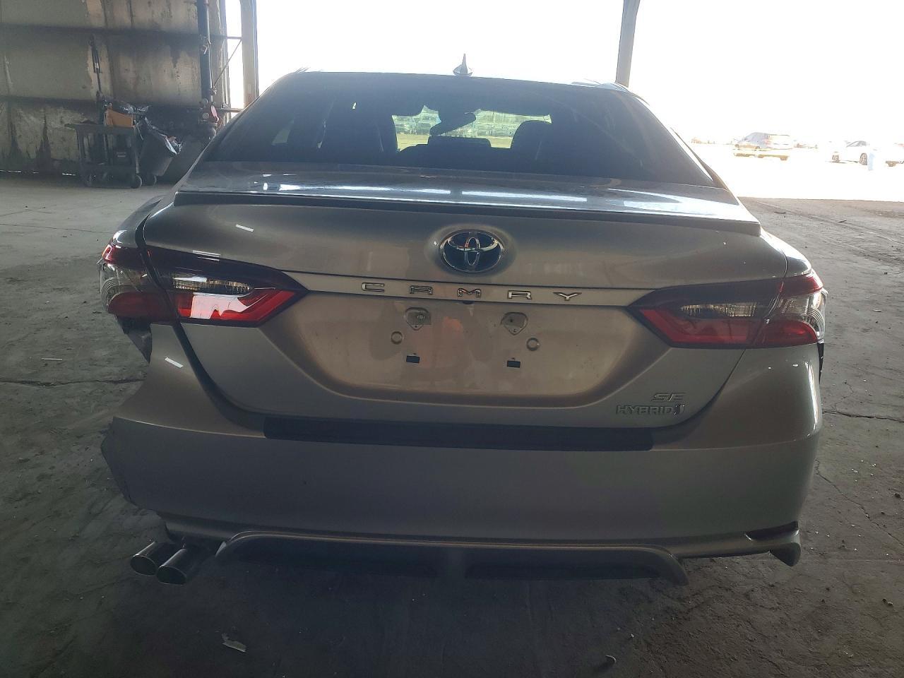 2022 Toyota Camry Hybrid Se - Фото 6