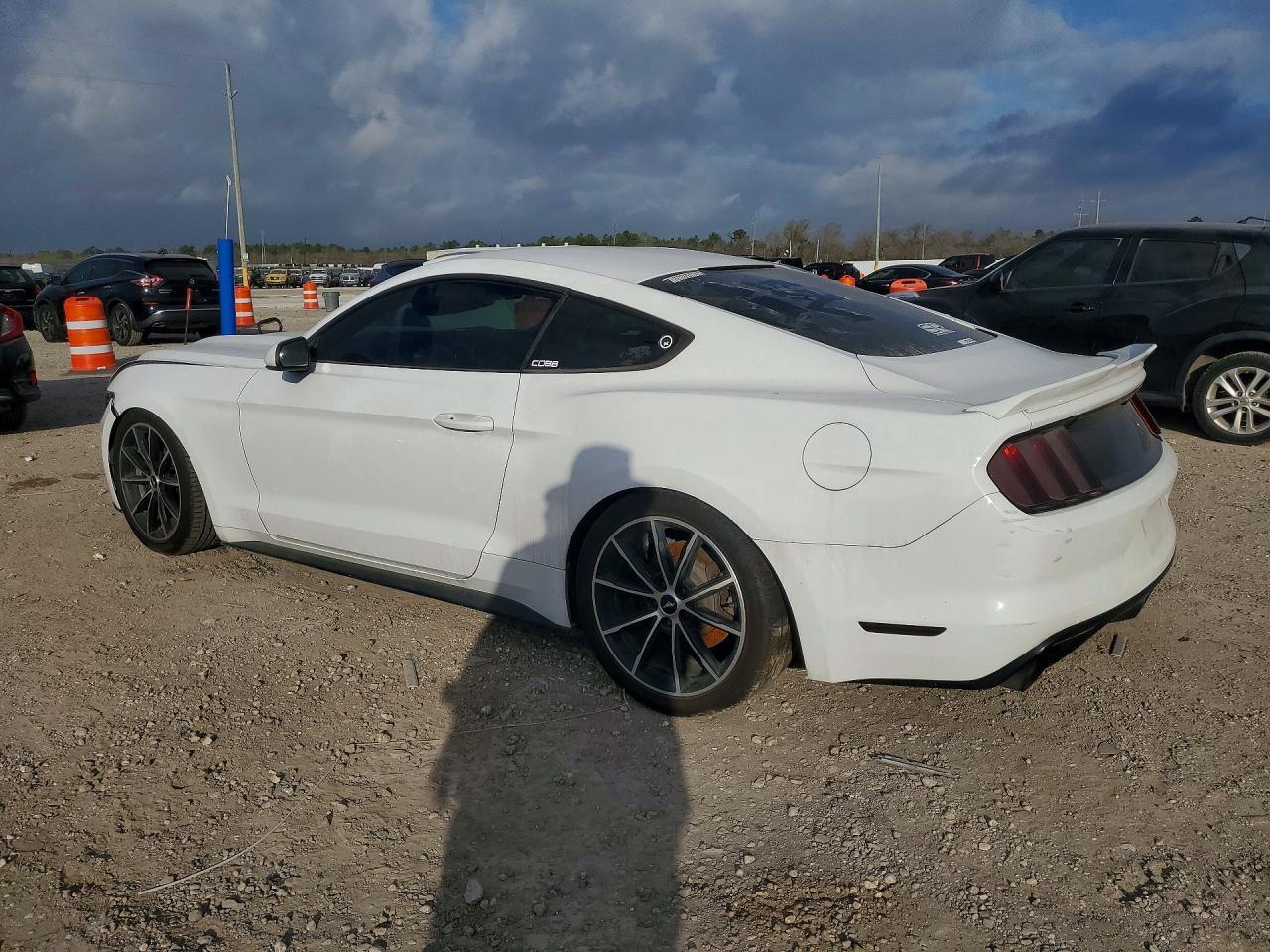 2015 Ford Mustang - Фото 2
