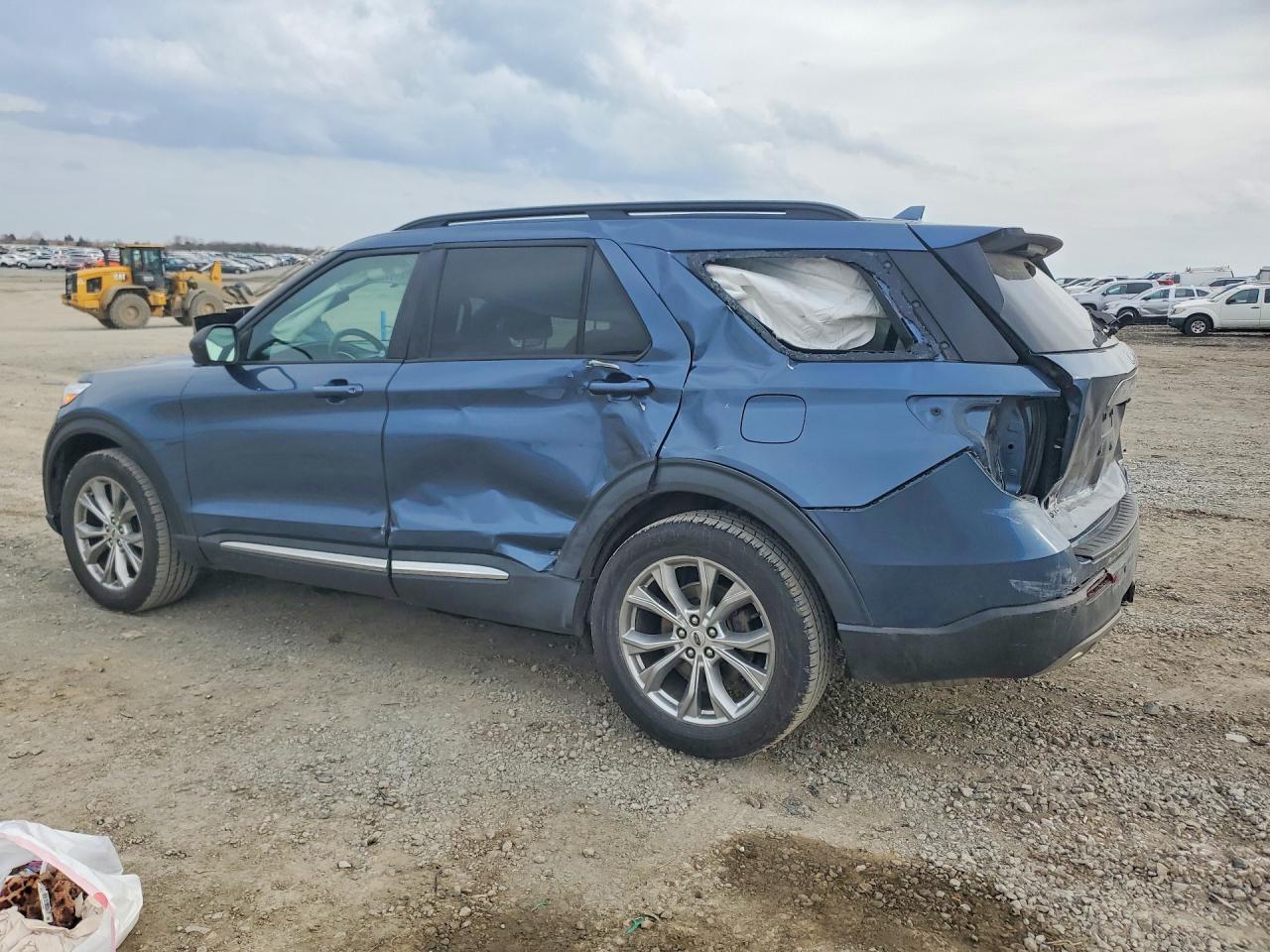 2020 Ford Explorer Xlt - Фото 2
