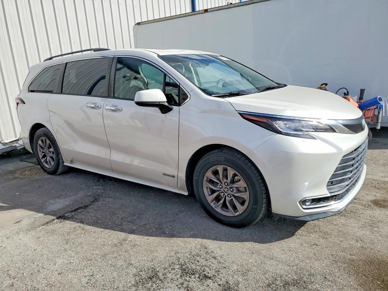2021 Toyota Sienna Xle 8-Passenger - Фото 4