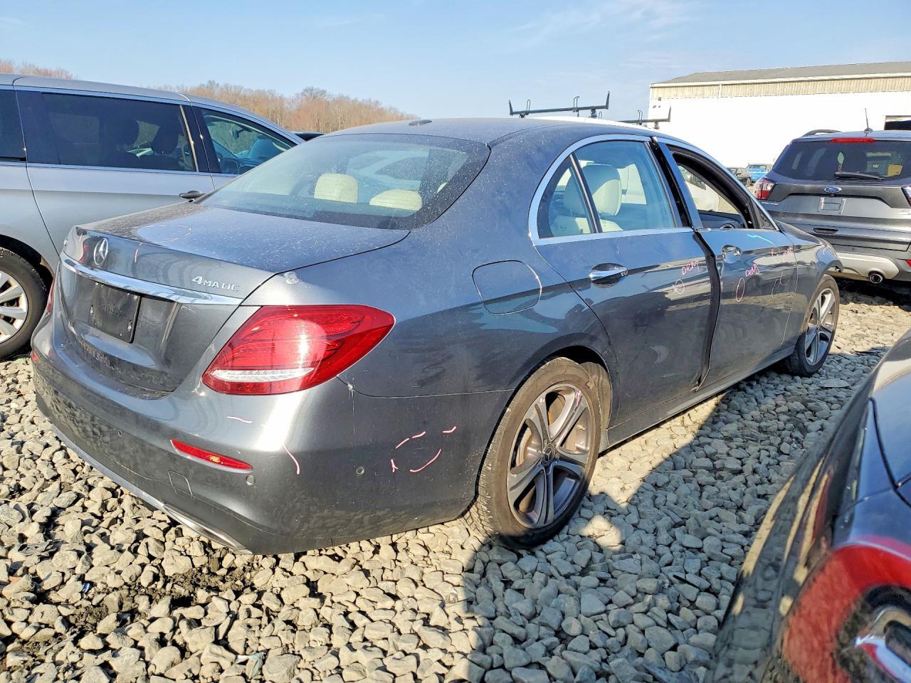 2018 Mercedes-Benz E 300 4Matic - Фото 3