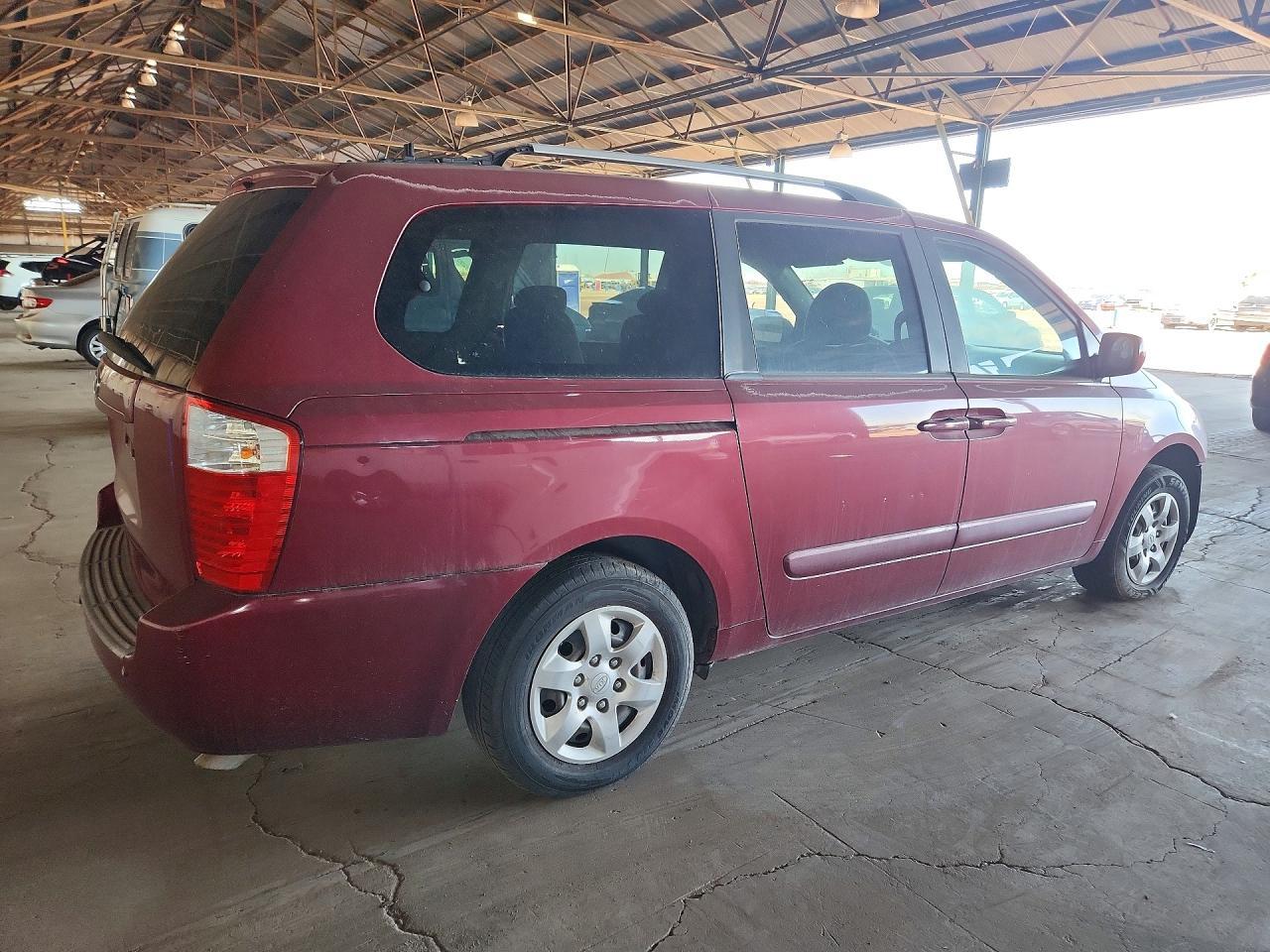 2010 Kia Sedona Base - Фото 3