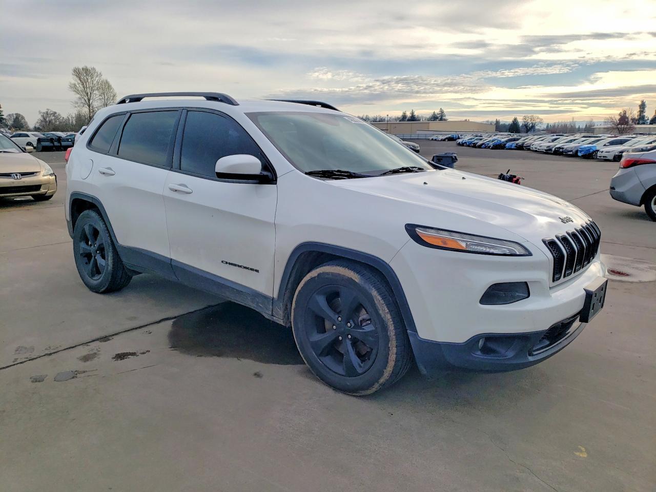 2016 Jeep Cherokee Latitude - Image 4