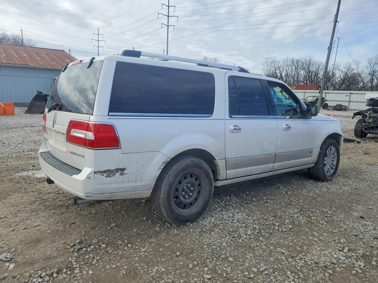 2010 Lincoln Navigator L - Image 3