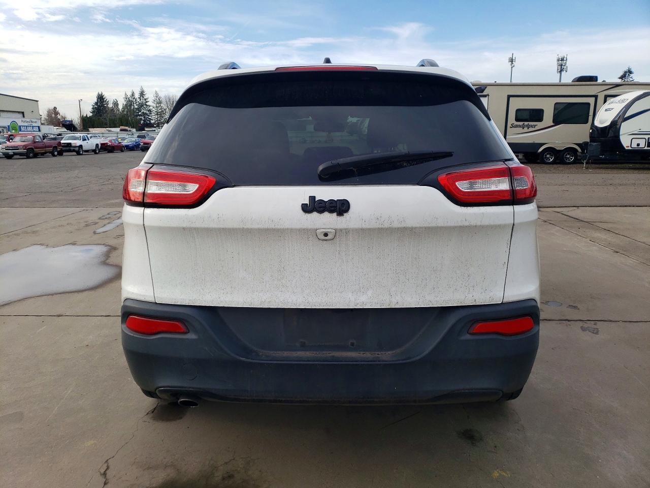 2016 Jeep Cherokee Latitude - Image 6