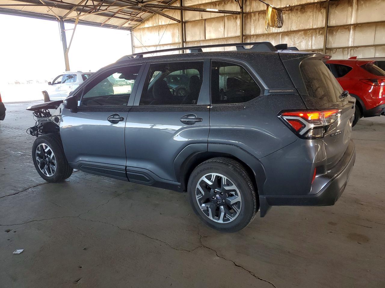 2025 Subaru Forester Premium - Фото 2