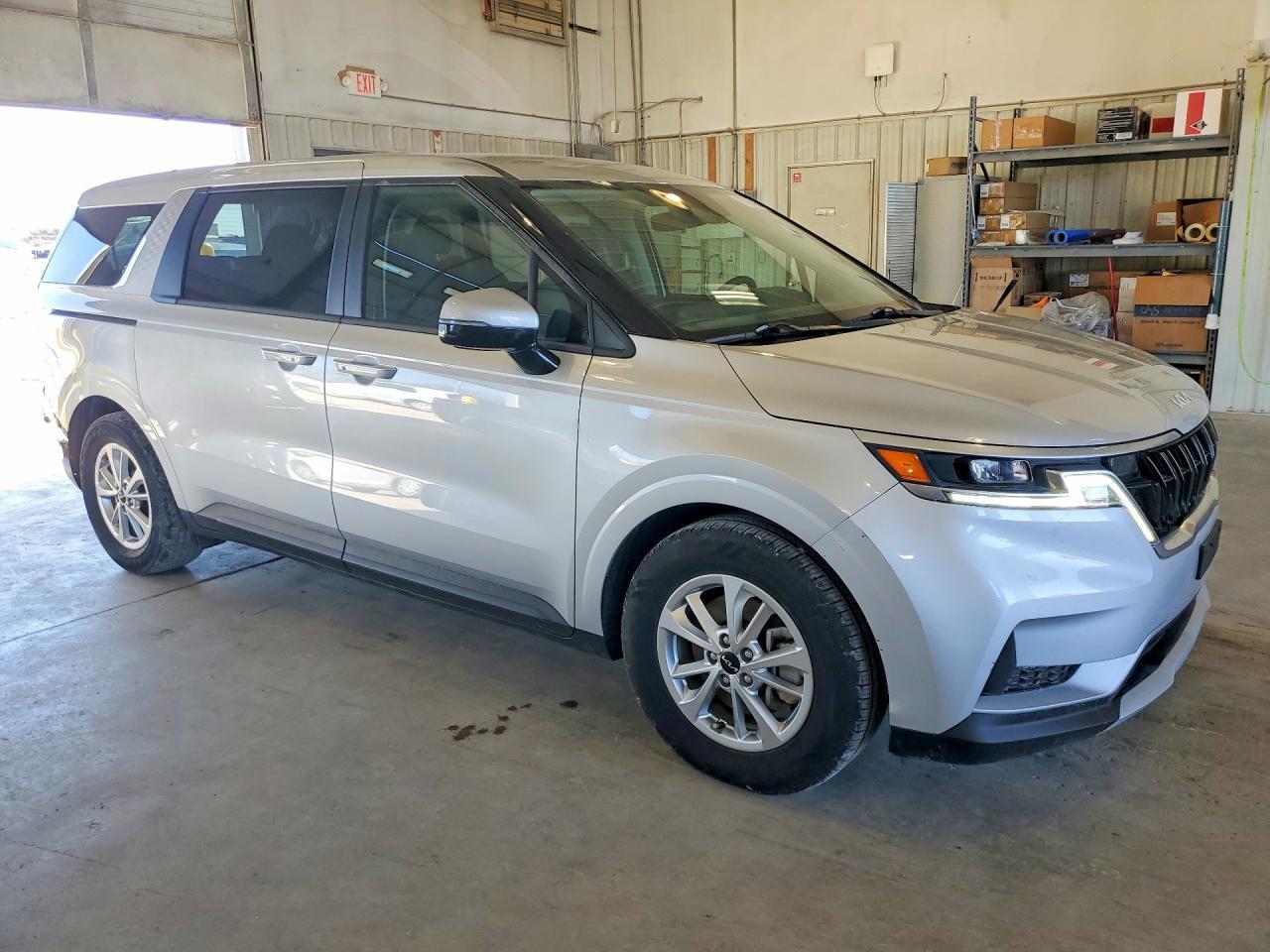 2022 Kia Carnival Lx - Фото 4