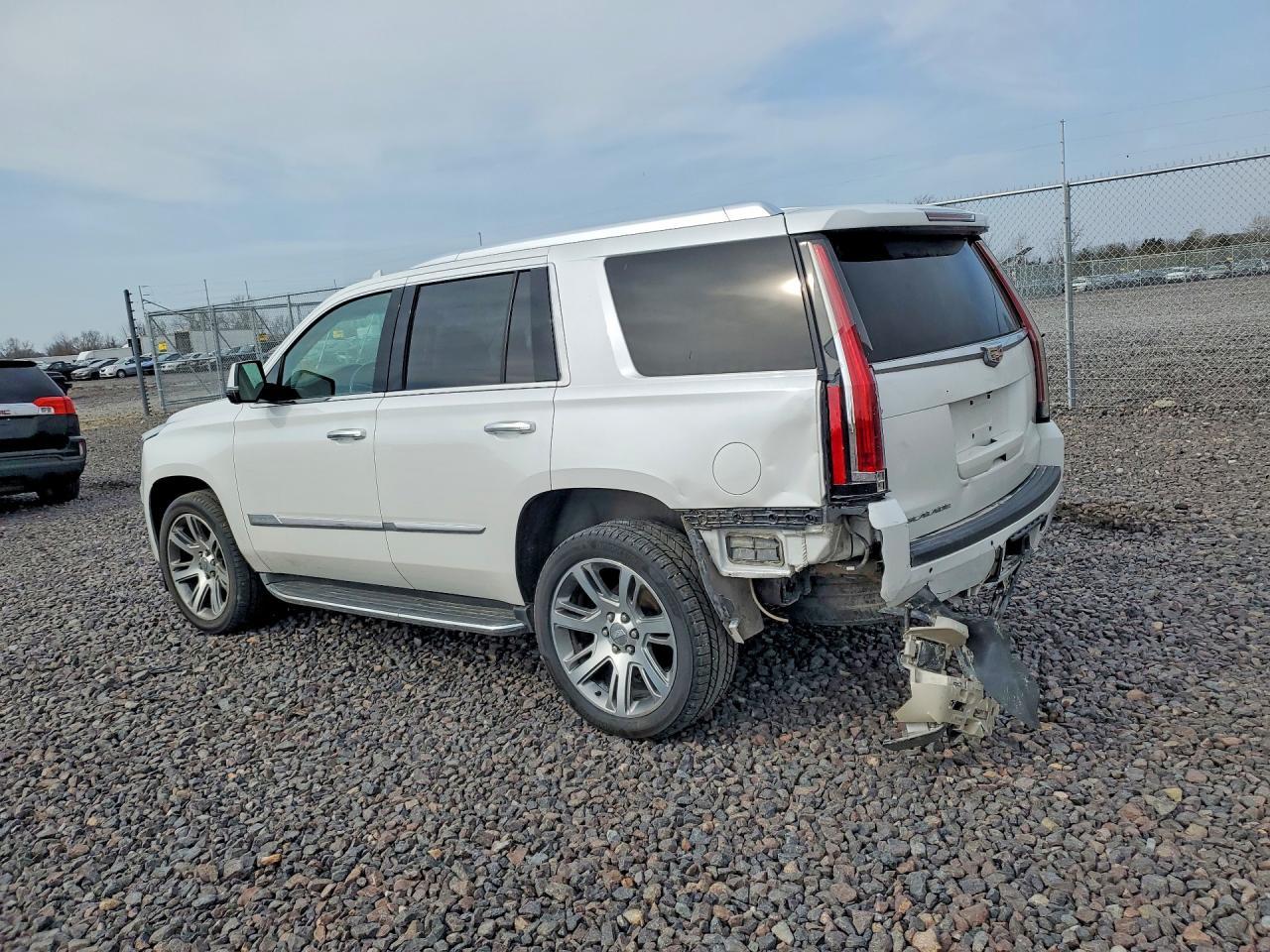 2016 Cadillac Escalade Luxury - Image 2