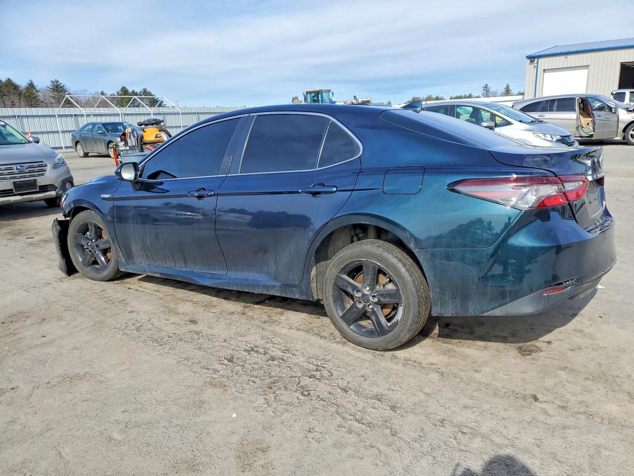 2021 Toyota Camry Hybrid Le - Фото 2