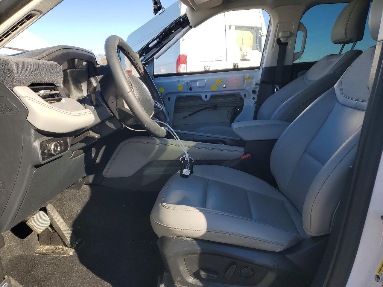 2025 Ford Explorer Active - Фото 7