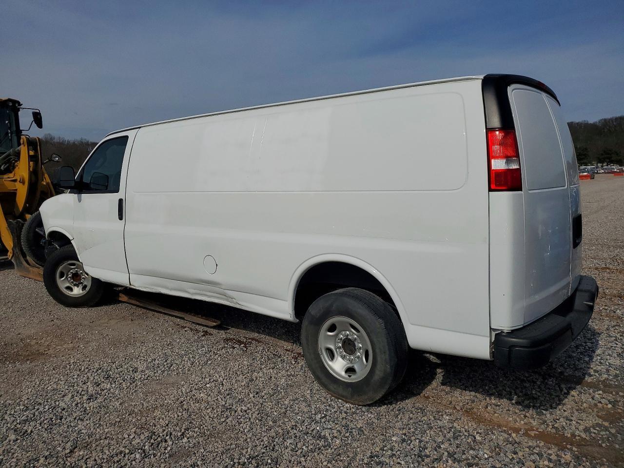 2023 GMC Savana G2500 - Фото 2