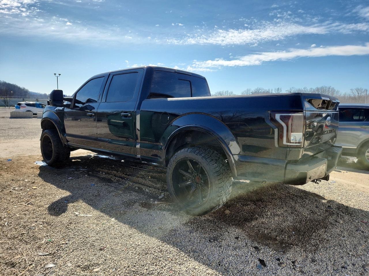2017 Ford F150 Supercrew - Фото 2