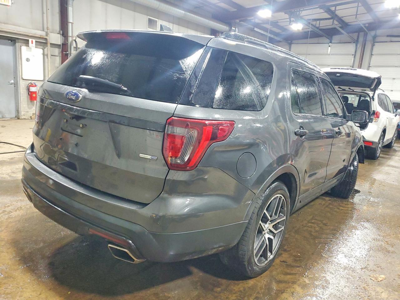 2016 Ford Explorer Sport - Фото 3