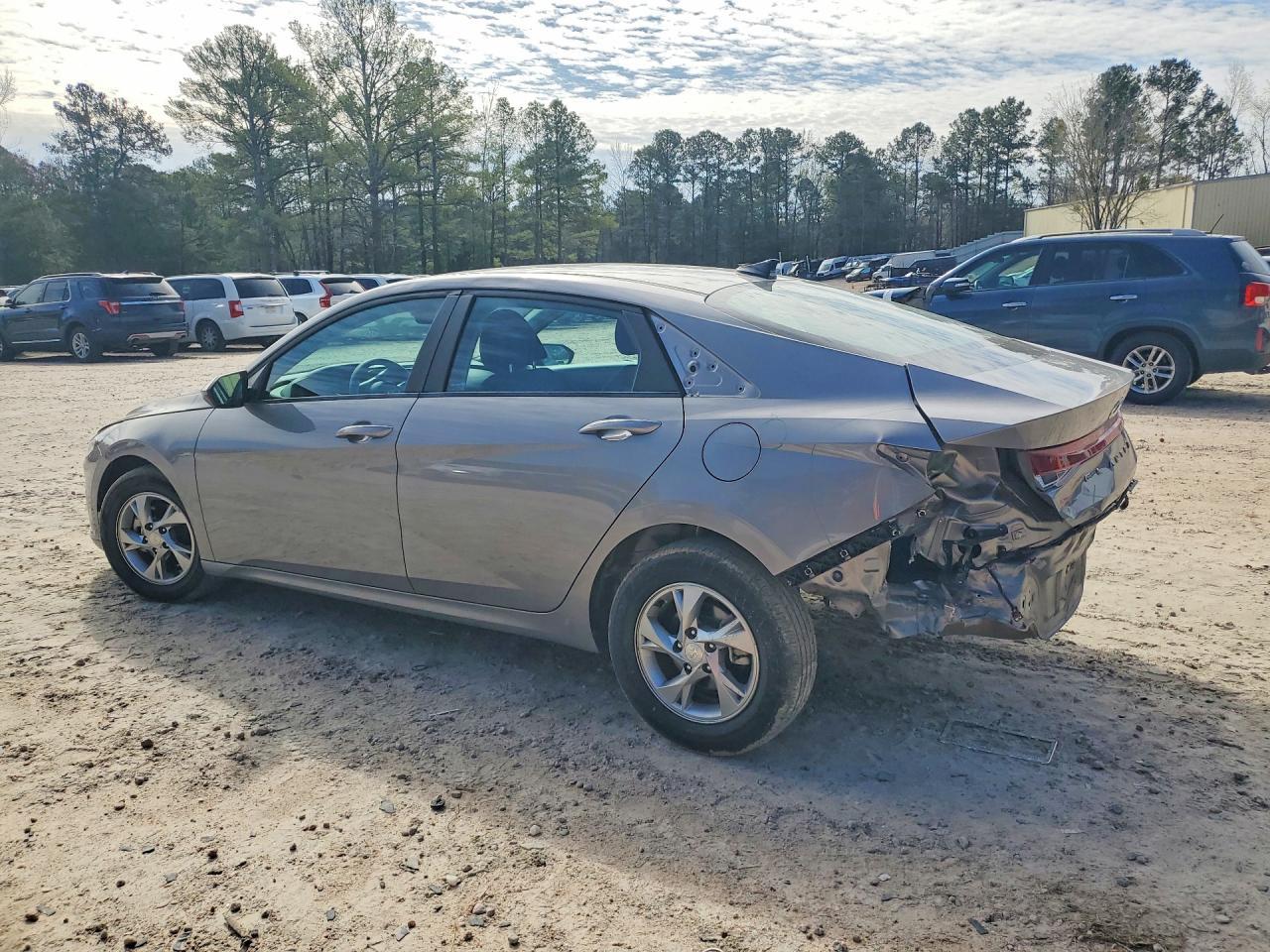 2022 Hyundai Elantra Se - Image 2