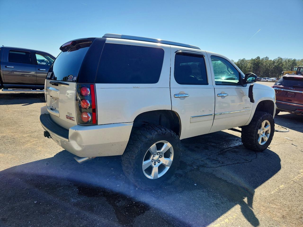 2010 GMC Yukon Denali - Фото 3
