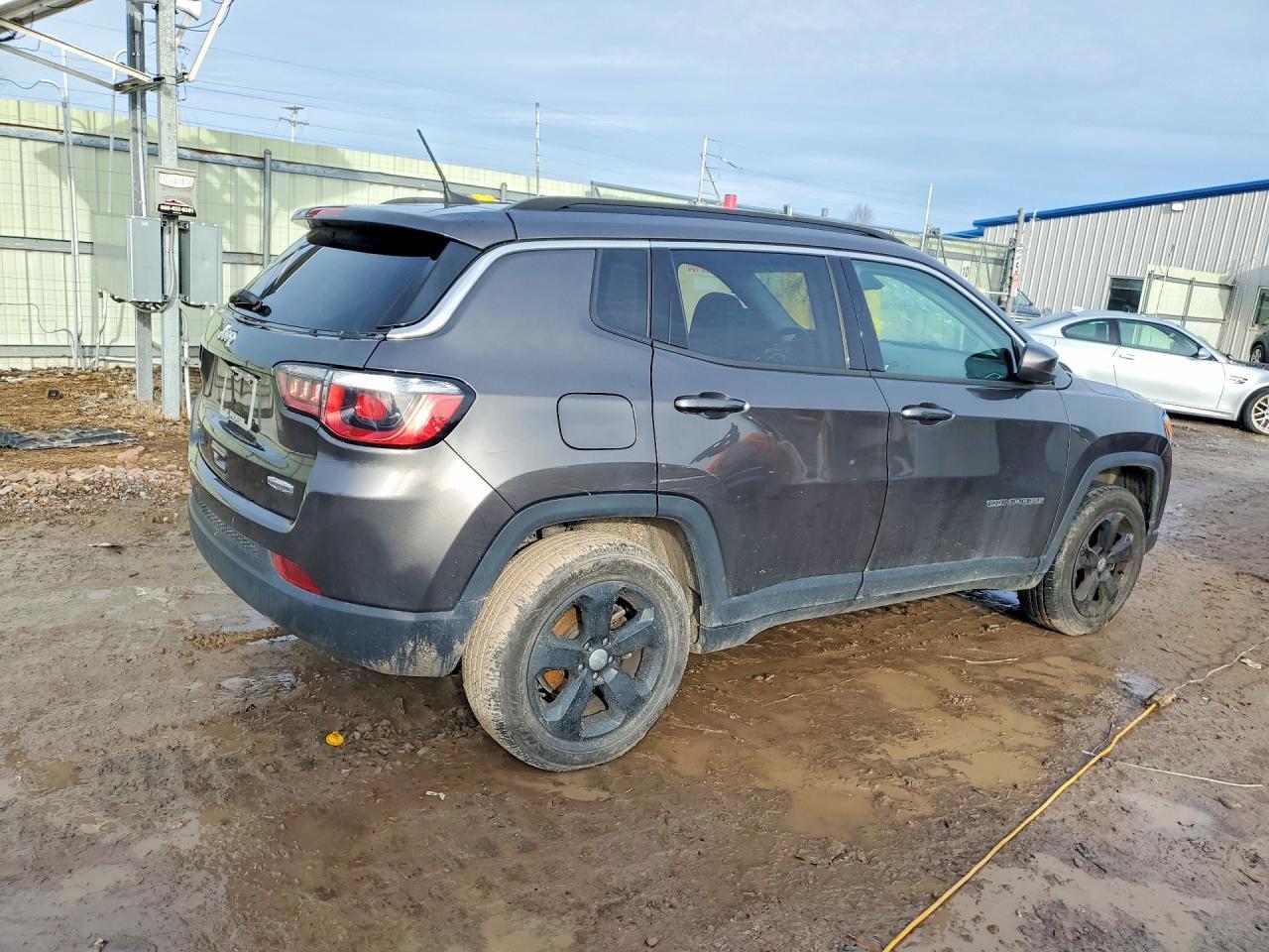 2018 Jeep Compass Latitude - Image 3