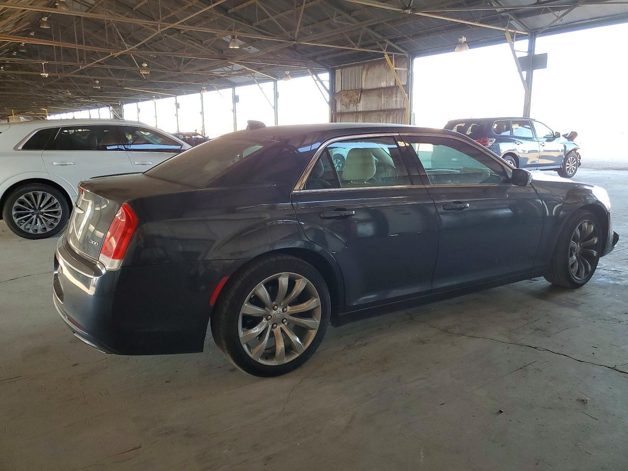 2018 Chrysler 300 Touring - Фото 3