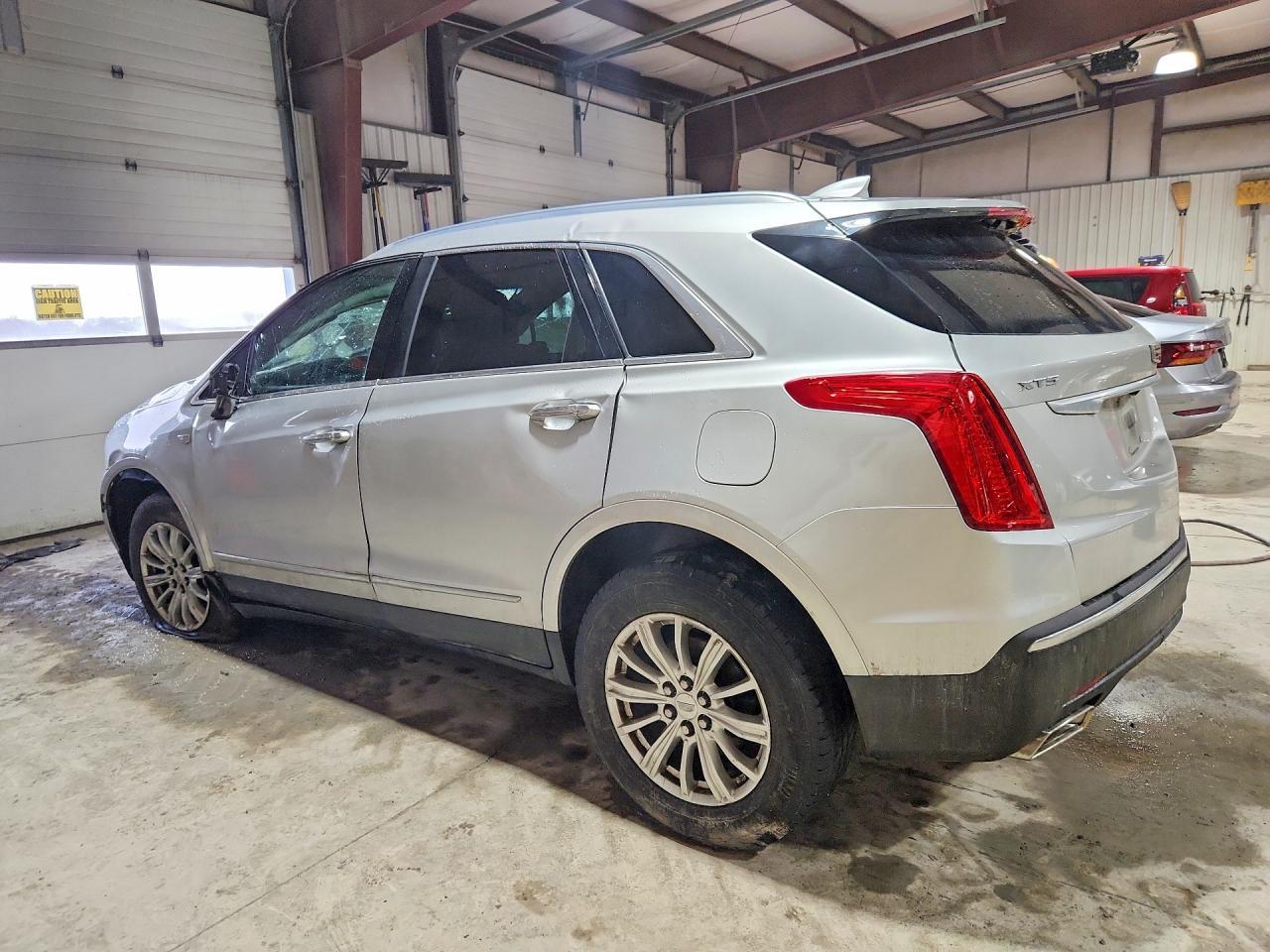 2017 Cadillac Xt5 - Image 2