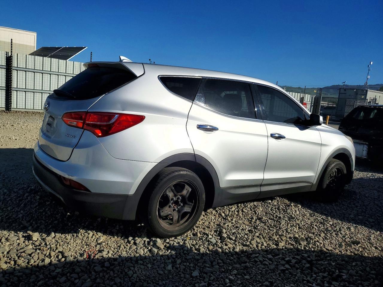 2014 Hyundai Santa Fe Sport 2.4L - Image 3