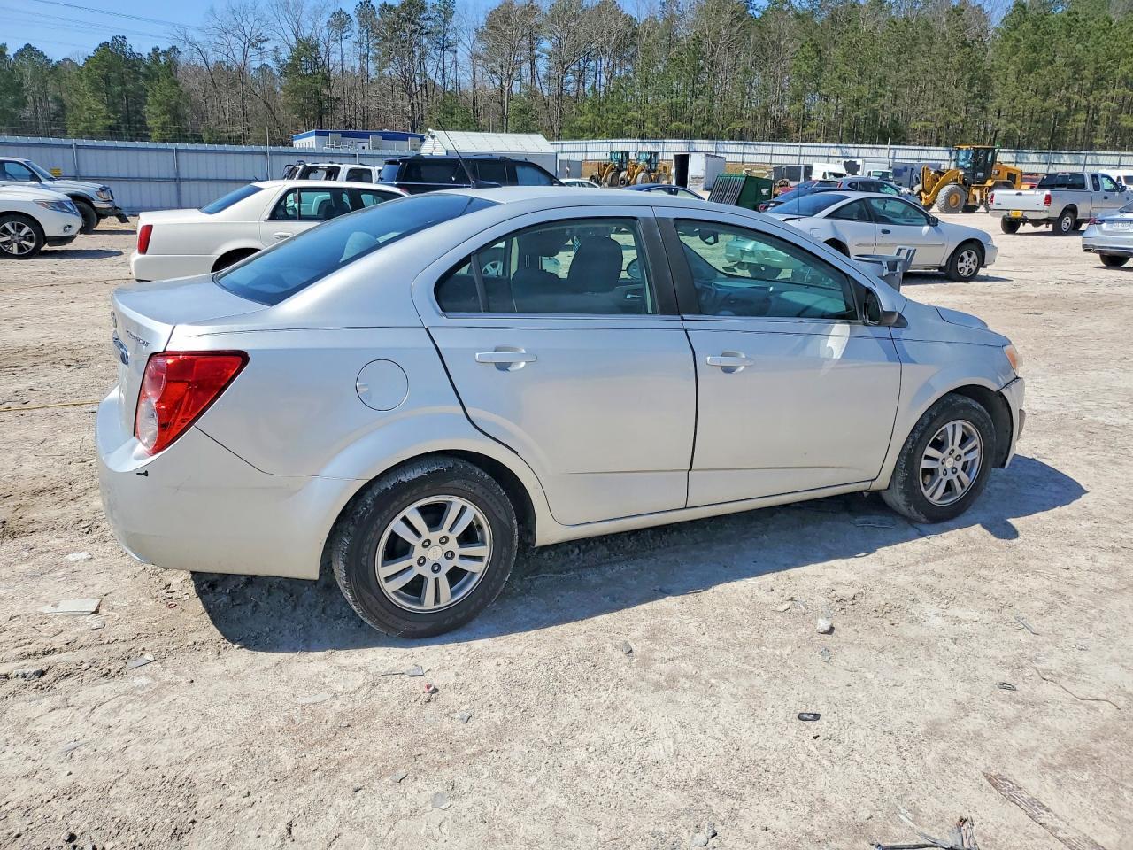 2013 Chevrolet Sonic Lt - Image 3