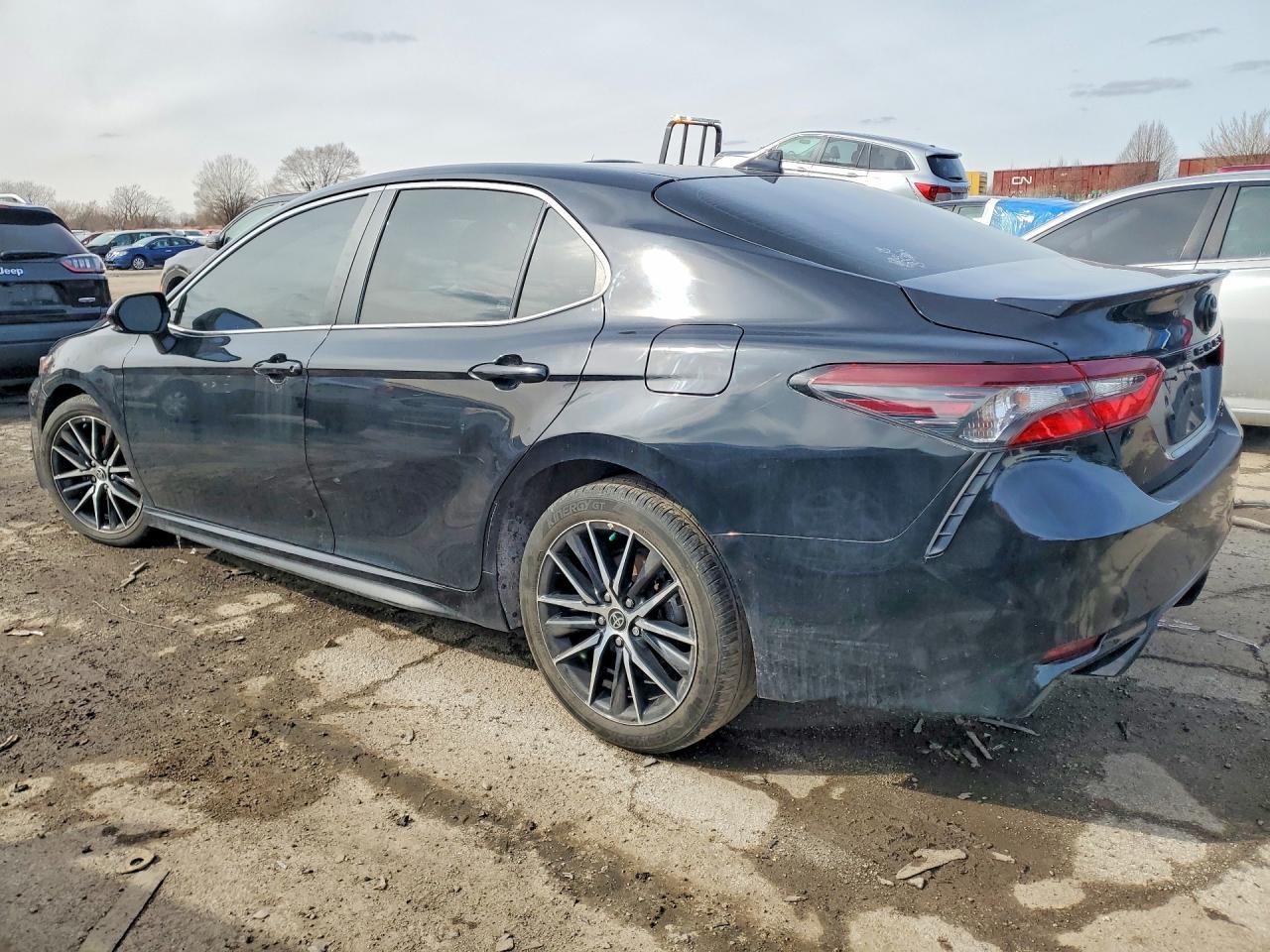 2022 Toyota Camry Se - Фото 2