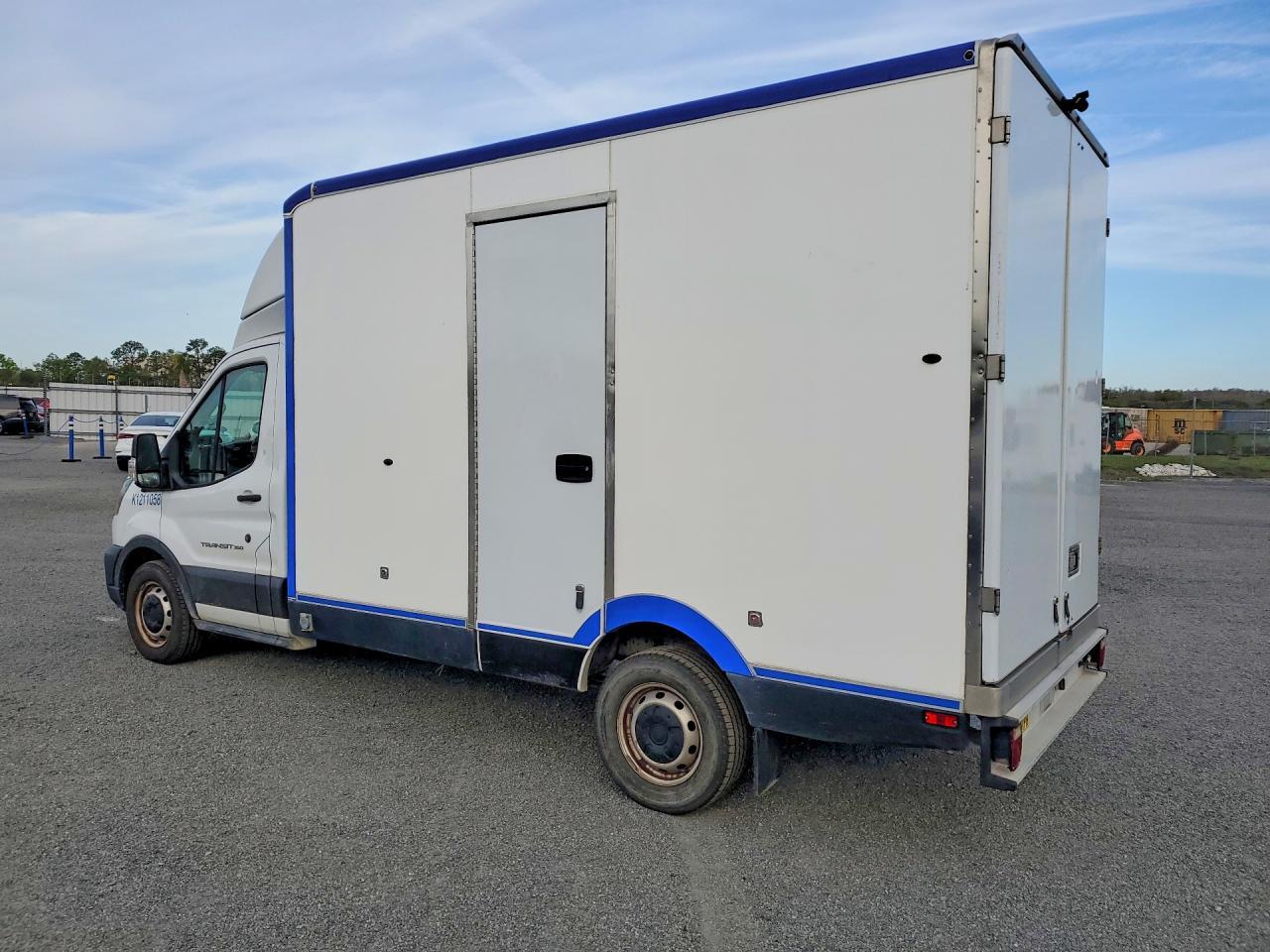 2022 Ford Transit Delivery Truck - Фото 2