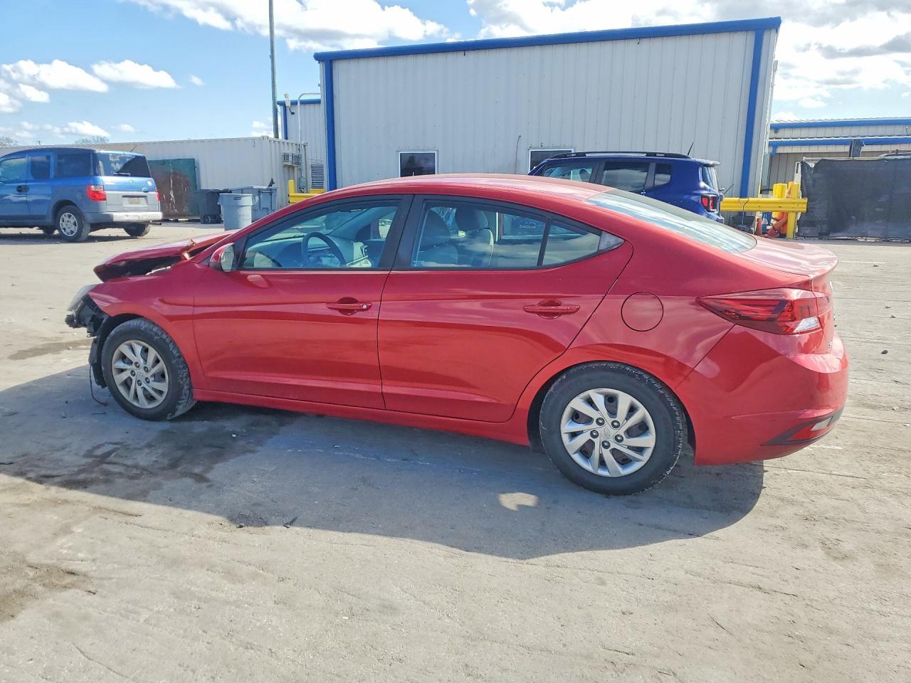 2019 Hyundai Elantra Se - Image 2
